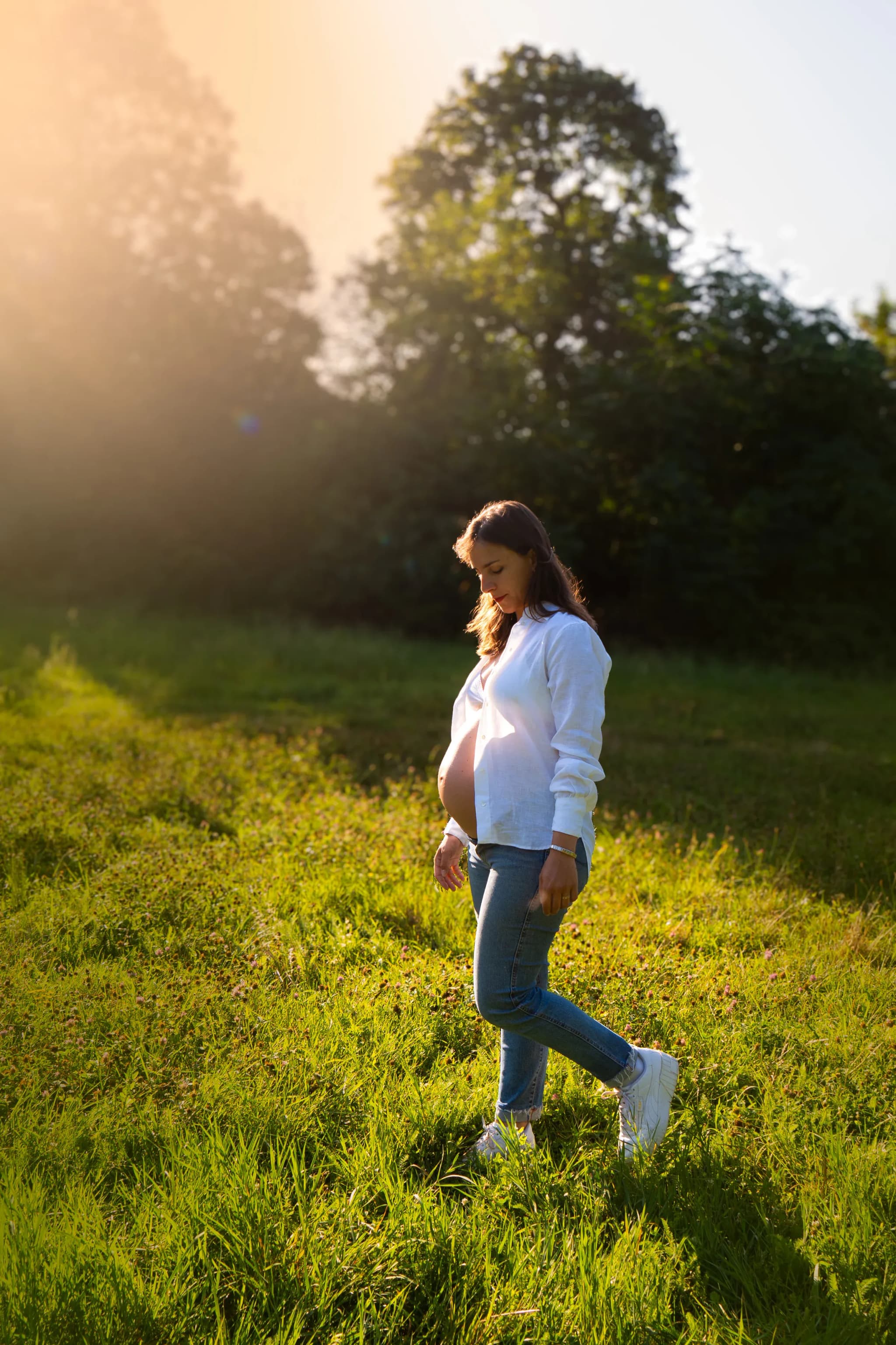 Comment choisir sa tenue pour une séance photo grossesse en extérieur